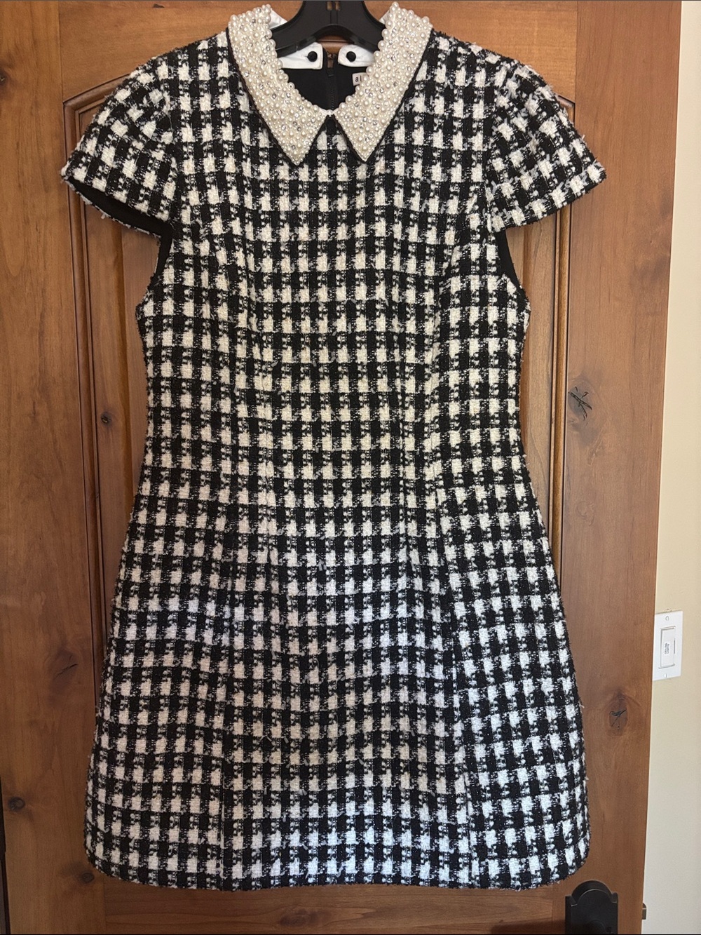 Alice + Olivia Black & Ivory Tweed dress with Pearl-Embellished Collar Sz 10 - Picture 3 of 10